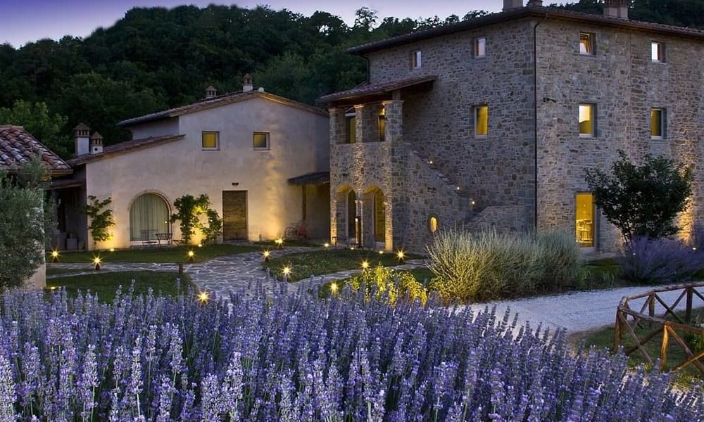 illuminazione-esterni-alberghi-agriturismo-cuprena