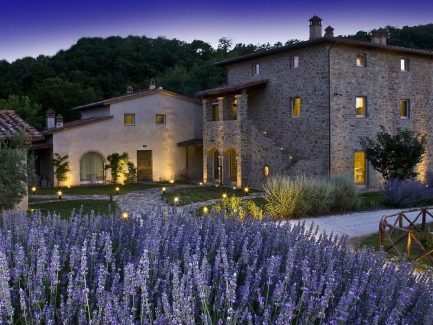 illuminazione-esterni-alberghi-agriturismo-cuprena