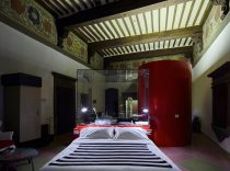 hotel-siena-metrolight-lighting-design-camera-letto-travi-legno