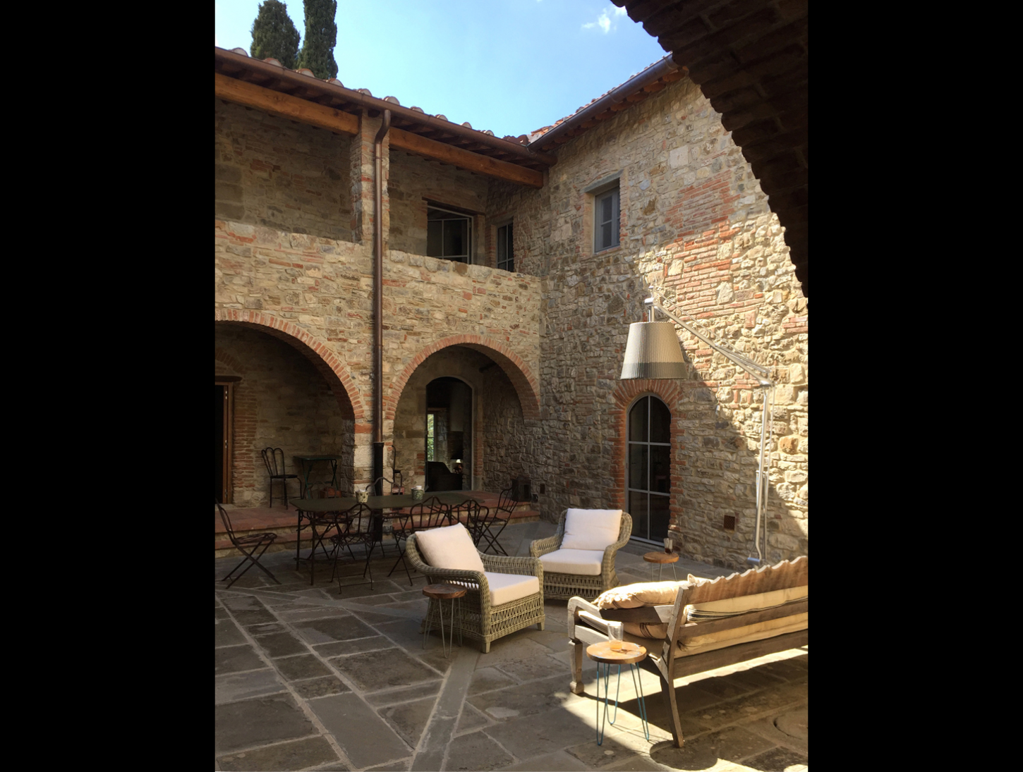 metrolight_villa_ristrutturazione_restauro_piscina_progetto_interni_chianti