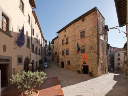 Museo-Statale-di-Palazzo-Taglieschi-facciata-lighting-metrolight-1