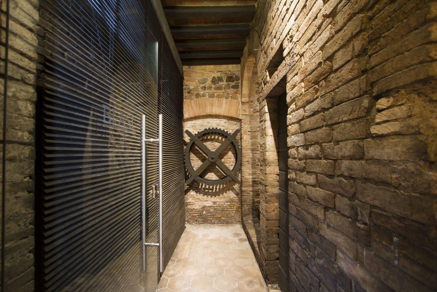 illuminazione-cantina-vinicola-aziende-cantina-blasi-metrolight-1