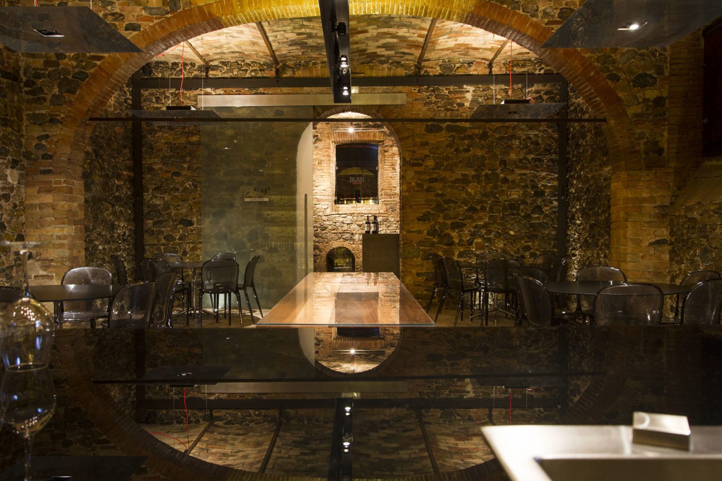 illuminazione-cantina-vinicola-aziende-cantina-blasi-metrolight-2