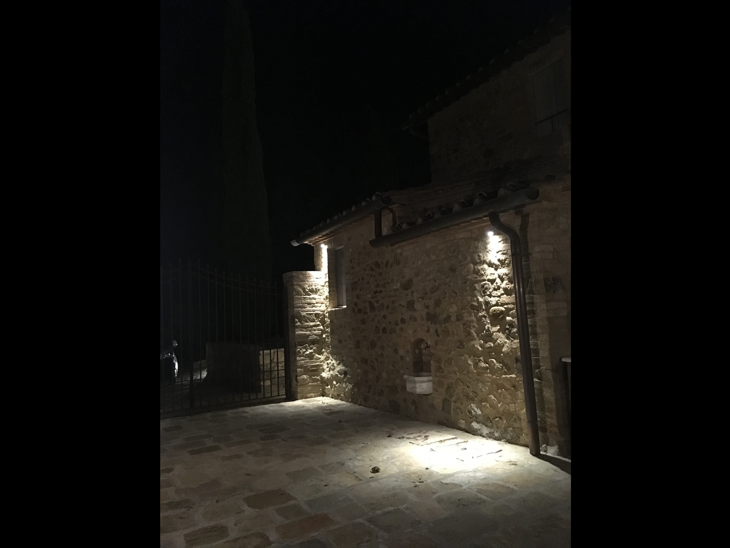 illuminazione-esterni-giardini-ville-belriguardo-metrolight-12
